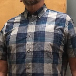 Eddie Bauer short sleeve Classic Fit